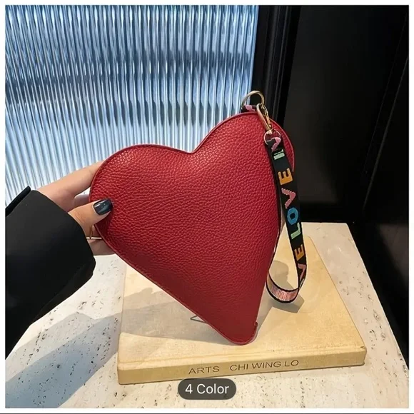 Black Heart Shaped Purse - Picture 3 of 4